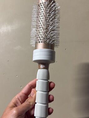 New T3 Round Hair Brush in Rose Gold & White